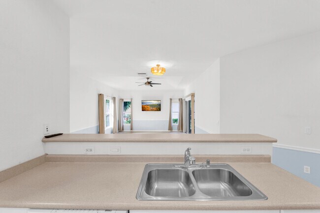 Building Photo - 1864 S Dovetail Dr