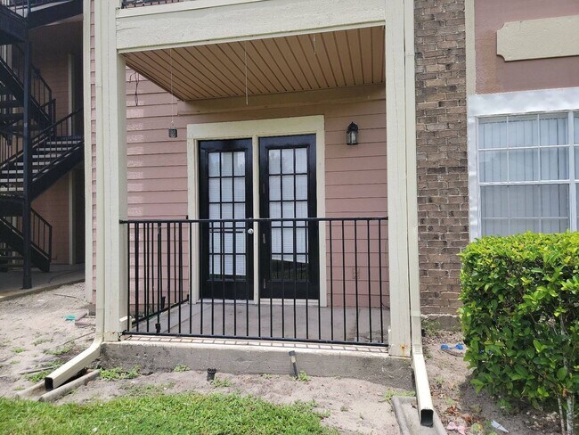 Building Photo - 2550 N Alafaya Trail