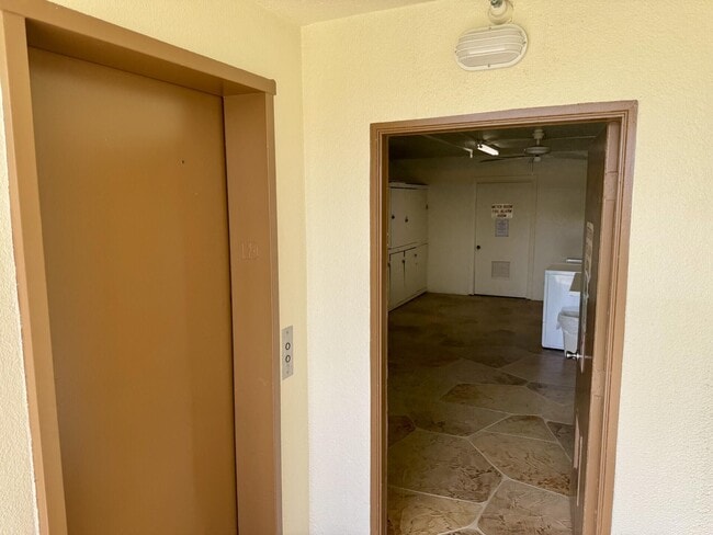 Building Photo - 273 Mansfield G