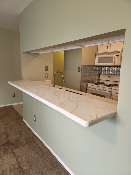 Living Room - 608 Woodhollow Dr