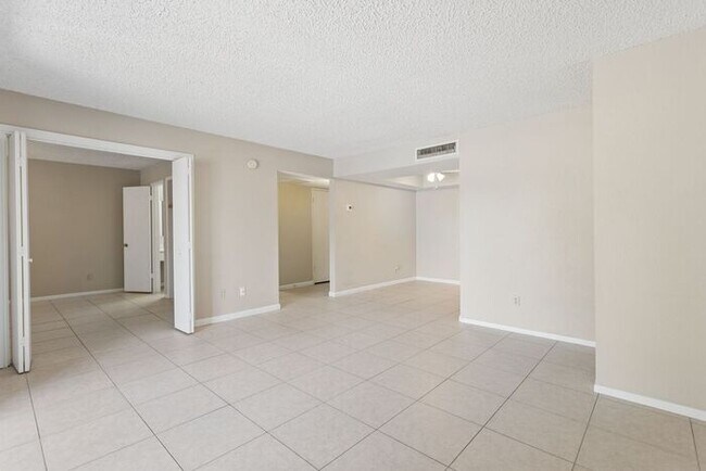 Building Photo - 4444 E Paradise Ln