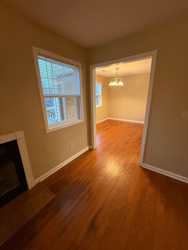 Building Photo - 9907 Thunderbolt Way