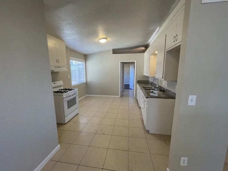 Building Photo - 12 Bryan Ave