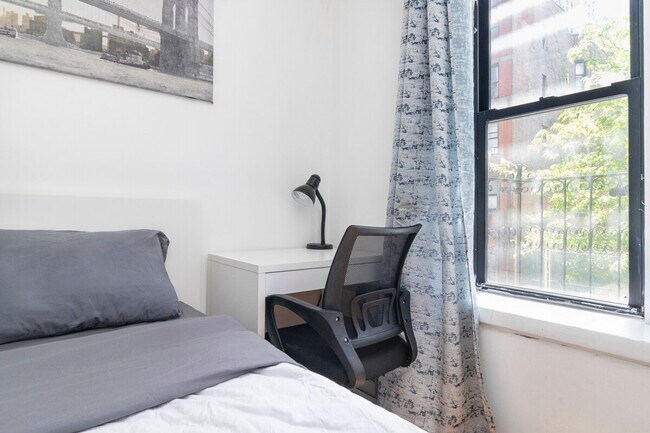 Building Photo - 316 E 96th St