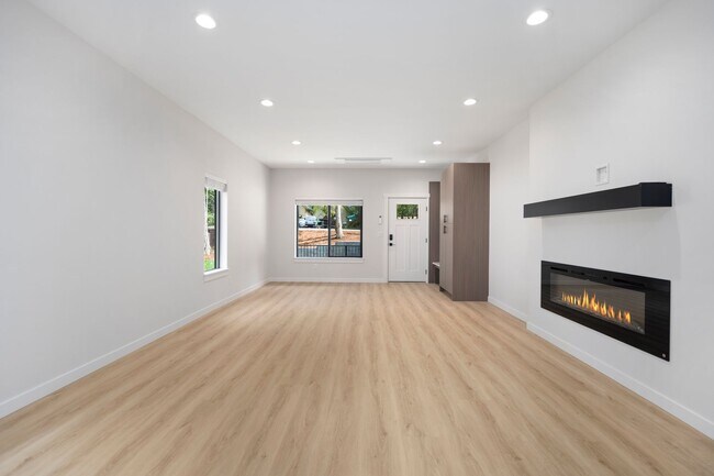 Building Photo - $2595 3 bedroom/2 1/2 bath Clearwood New Construction, Custom Chalet-style Home In Yelm.