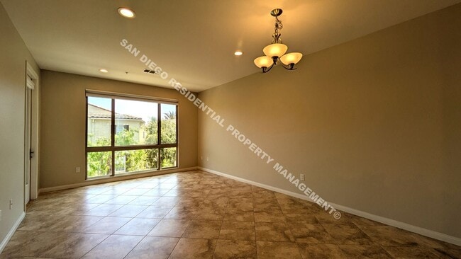 Building Photo - Bright 1 Bed / 1 Bath Condo in Upscale Com...