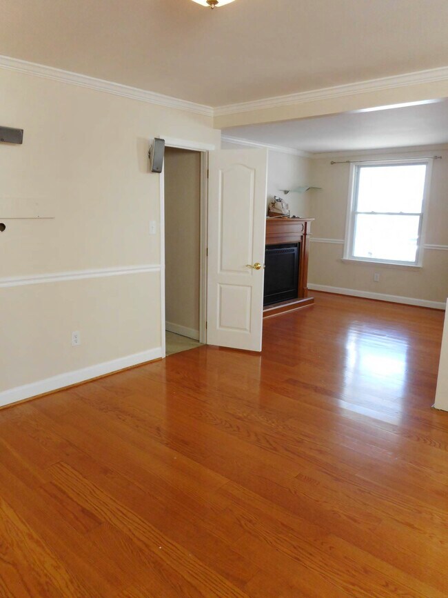 Building Photo - 608 Green St