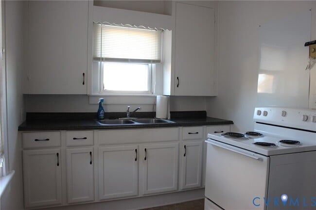 Building Photo - 706 Floral Ave