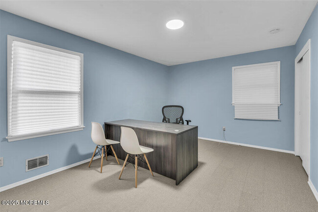 Building Photo - 568 E Veterans Hwy