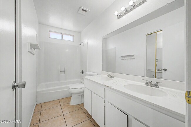 Building Photo - 4401 S Rita Ln