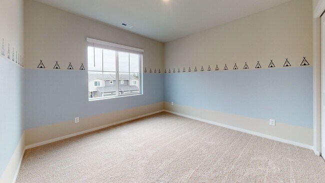 Building Photo - Large 3 Bedroom off of McWilliams, close to Silverdale & Bases. Available for Rent!