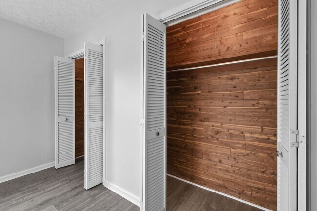 Building Photo - Beautifully maintained 2-bed/2-bath single-family residence is available for rent in one of West ...