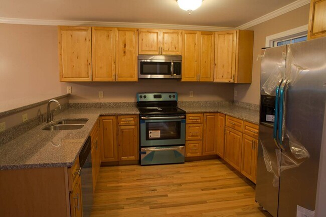 Building Photo - 31 Rotunda Cir