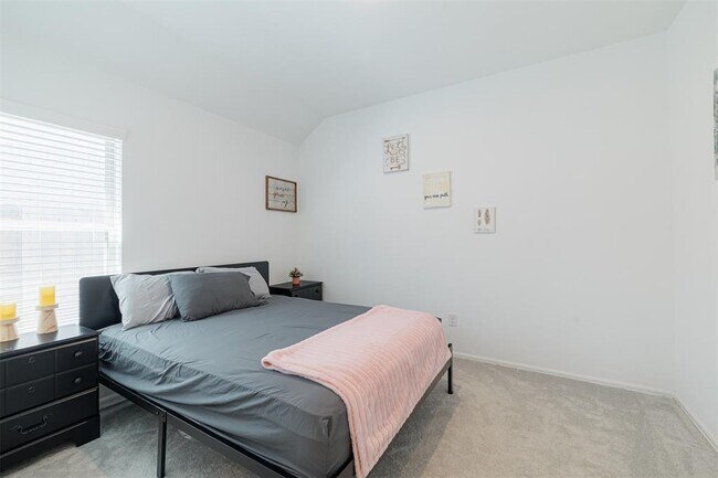 Building Photo - 31535 Beacon Cove Trl