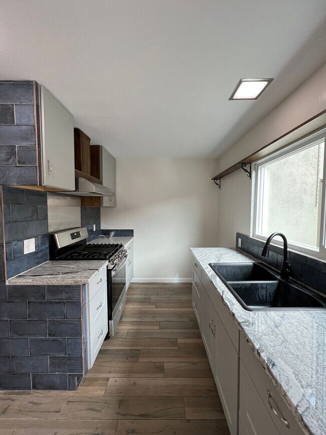 Building Photo - SHORECREST4112-4116