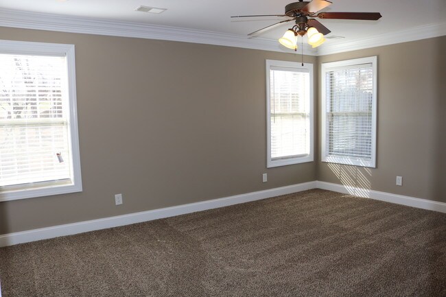 Building Photo - 3564 Drake Rd