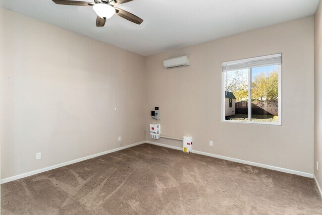 Building Photo - Country living at its finest!