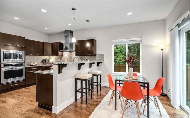 Building Photo - Beautiful Bothell Home