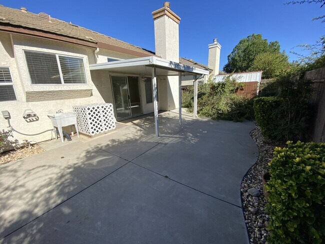 Building Photo - Charming Single-Story Home in Tracy — Across from the Park!