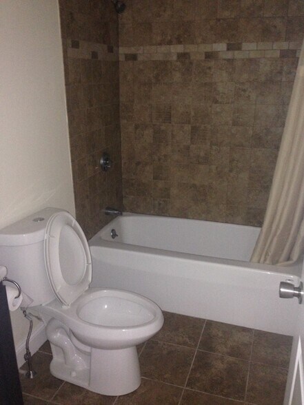 Building Photo - 406 Pawtucket St