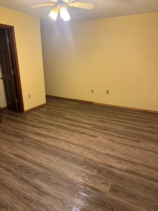 Building Photo - 323 S Shurley St