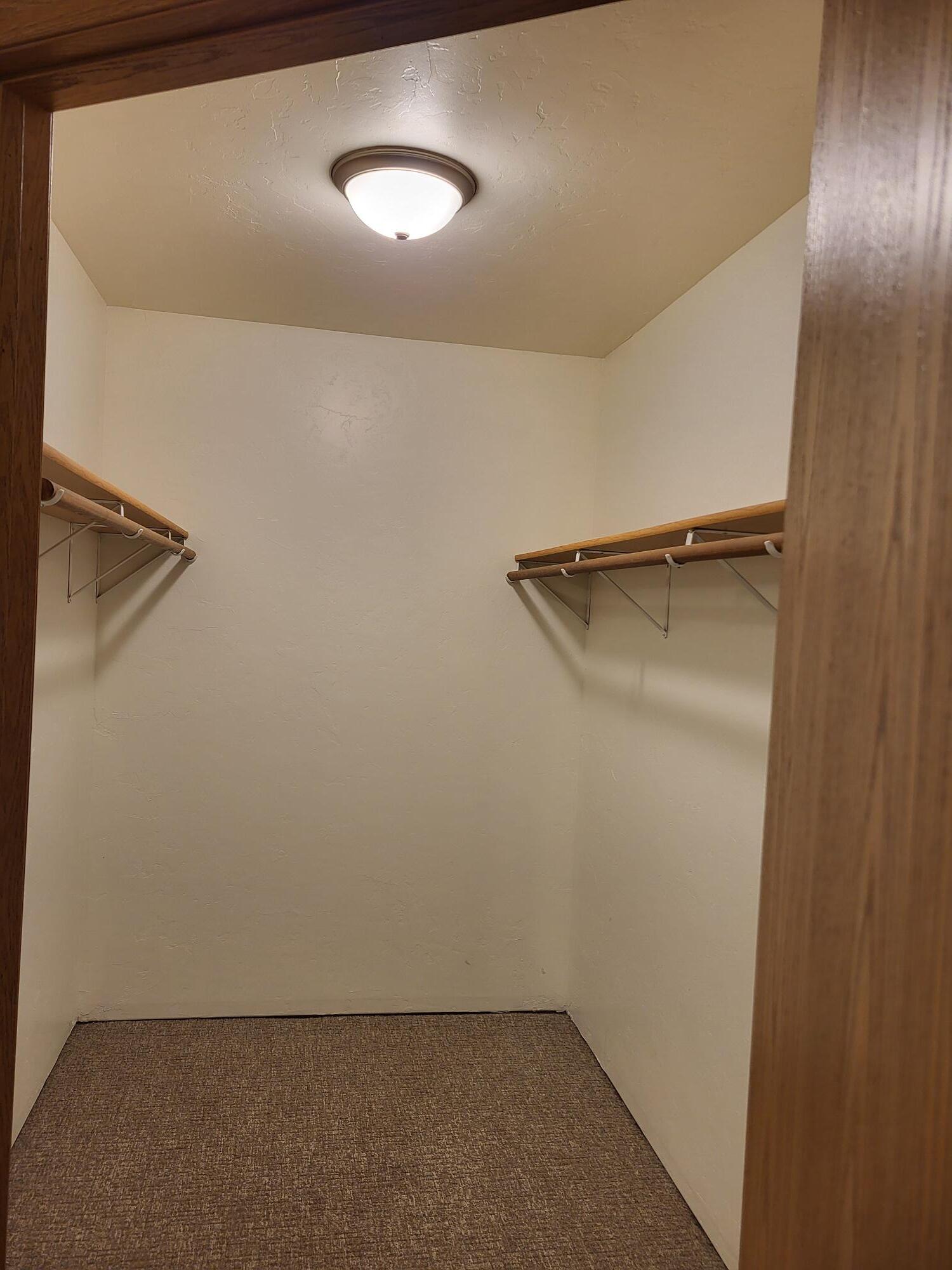 Building Photo - 4944 Rosewood Ct