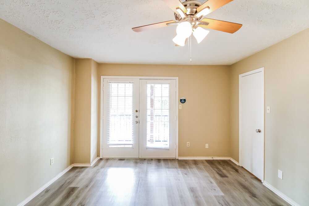 Building Photo - 20030 River Brook Dr