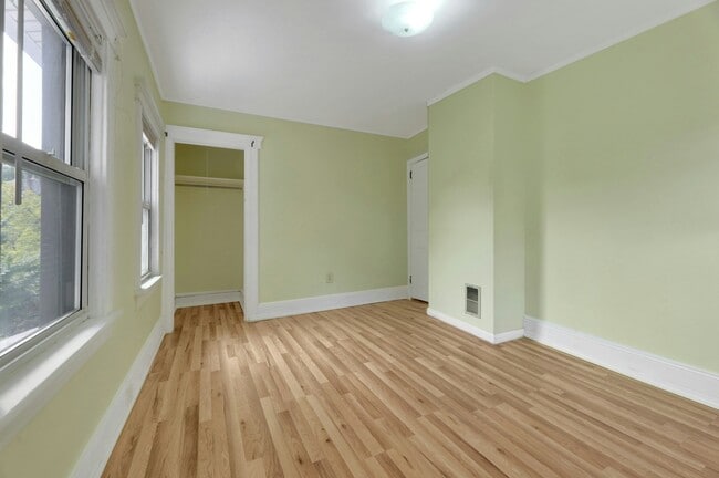 Building Photo - 31 Chestnut St