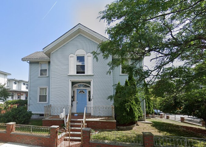 Building Photo - 108 Cross St