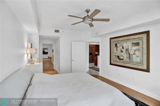 Building Photo - 111 SE 8th Ave