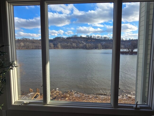 Building Photo - 117 St Charles Ct