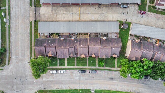 Building Photo - 12500 Brookglade Cir