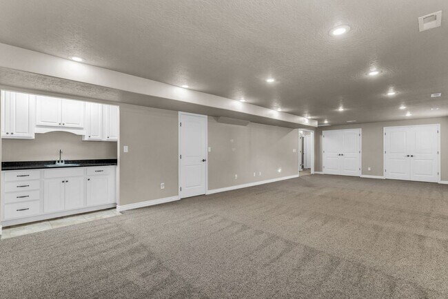 Building Photo - Spacious Syracuse Home with Covered Deck, Loft & Oversized 3-Car Garage