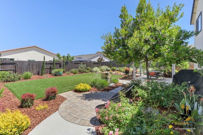 Building Photo - 8256 Schellhous Dr