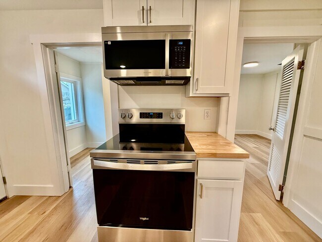 Building Photo - 3 Bdrm Close to Campus! Monthly rent $1,500