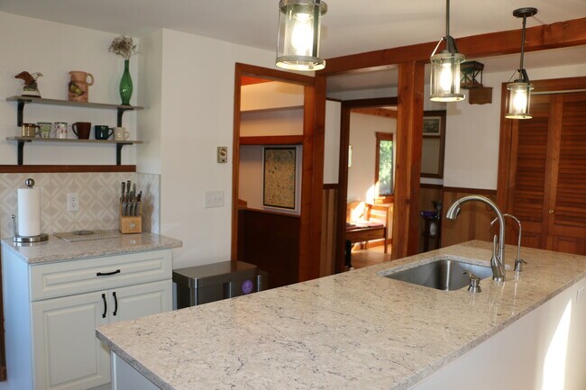 Building Photo - 104 Underwood Rd