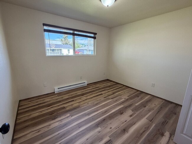 Building Photo - 2 Bedroom 1 Bath 3plex