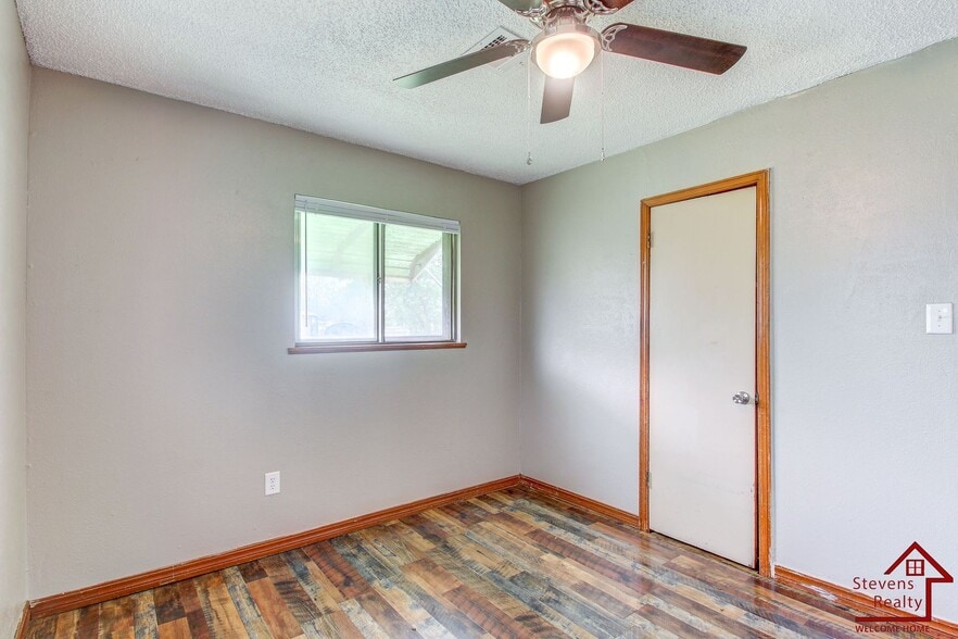 Building Photo - 1436 NW Ozmun Ave