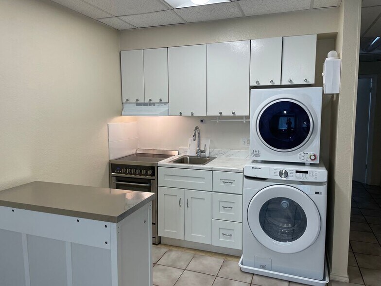 Building Photo - 5712 Padre Blvd