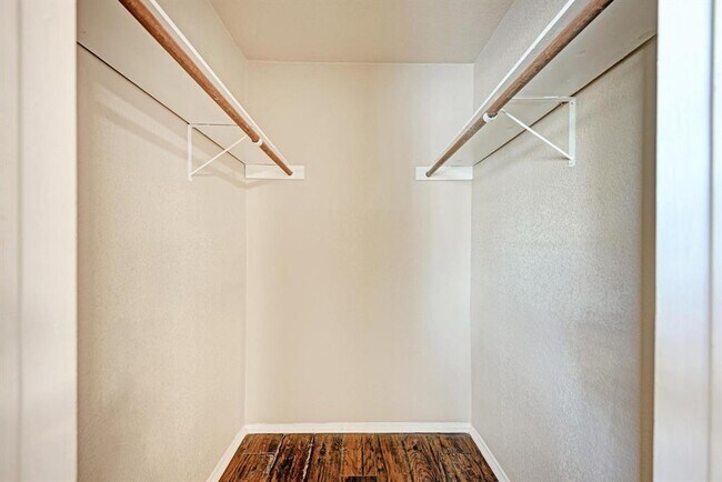 Building Photo - 1502 Sagebrush Dr