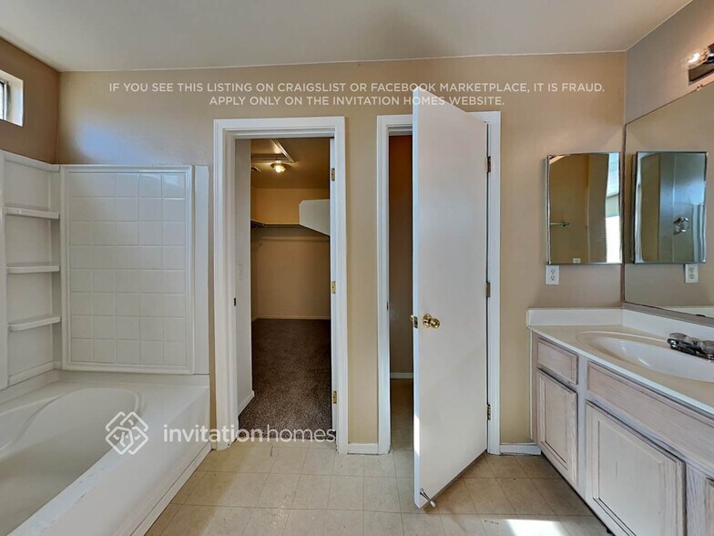 Building Photo - 3921 W Pollack St