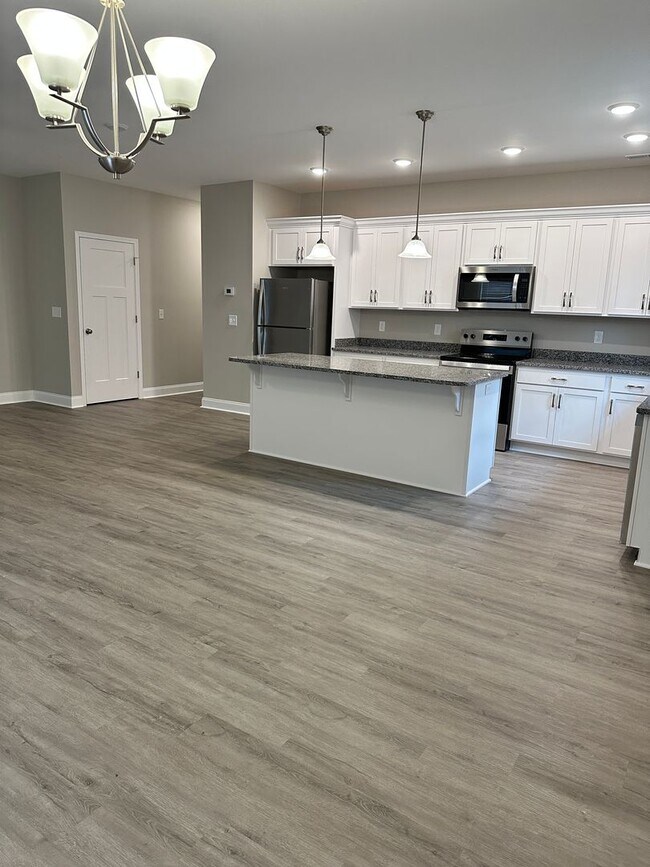 Building Photo - 2766 Cedrus Ave