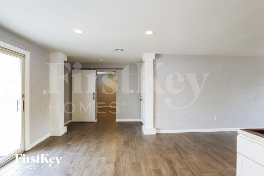 Building Photo - 3460 E Presidio Rd