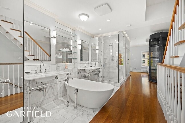 Building Photo - 320 E 55th St