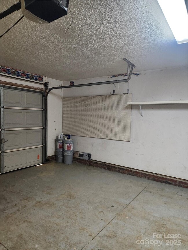 Building Photo - 403 Winecoff St