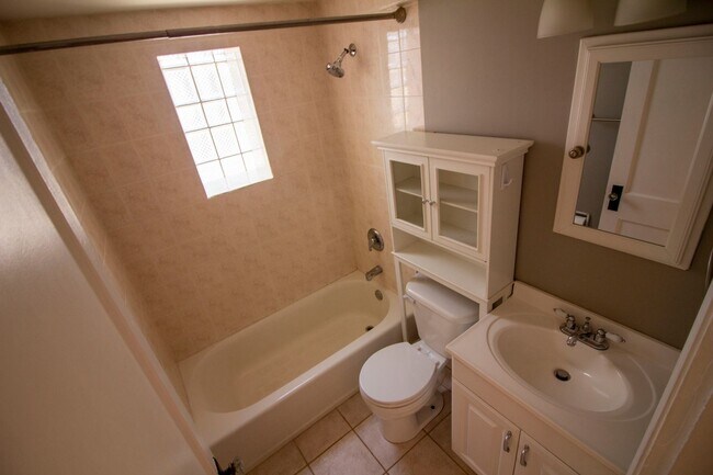 Building Photo - 5614 Delor St