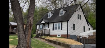 Building Photo - 613 Wallace Harris Ave