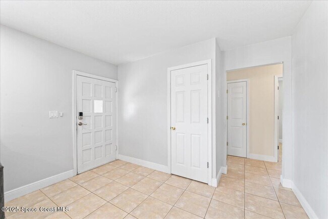 Building Photo - 1729 Trimble Rd