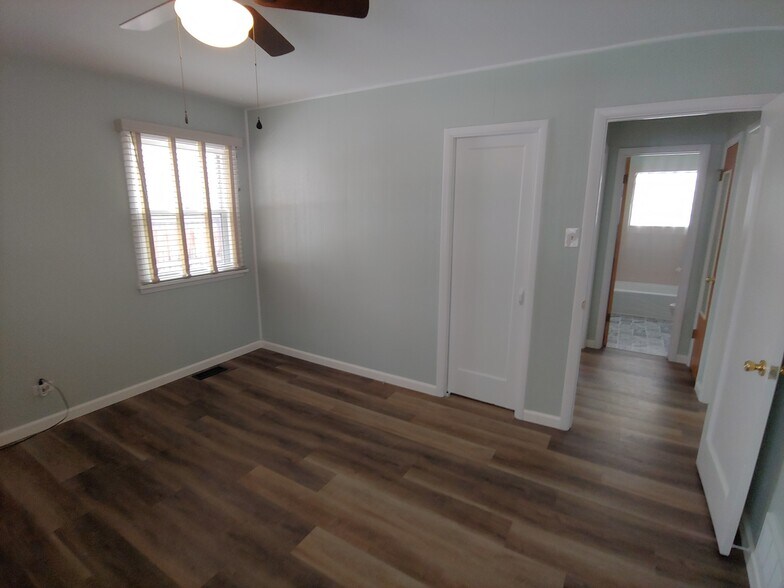 Building Photo - 2300 S Julian St