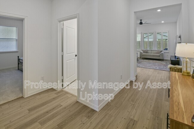 Building Photo - 702 Charity Dr